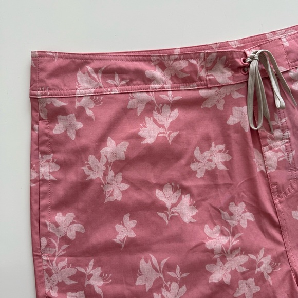 Travis Mathew Swim Trunks- Macadamia Nut Heather Blush - Size 42 - Picture 2 of 5
